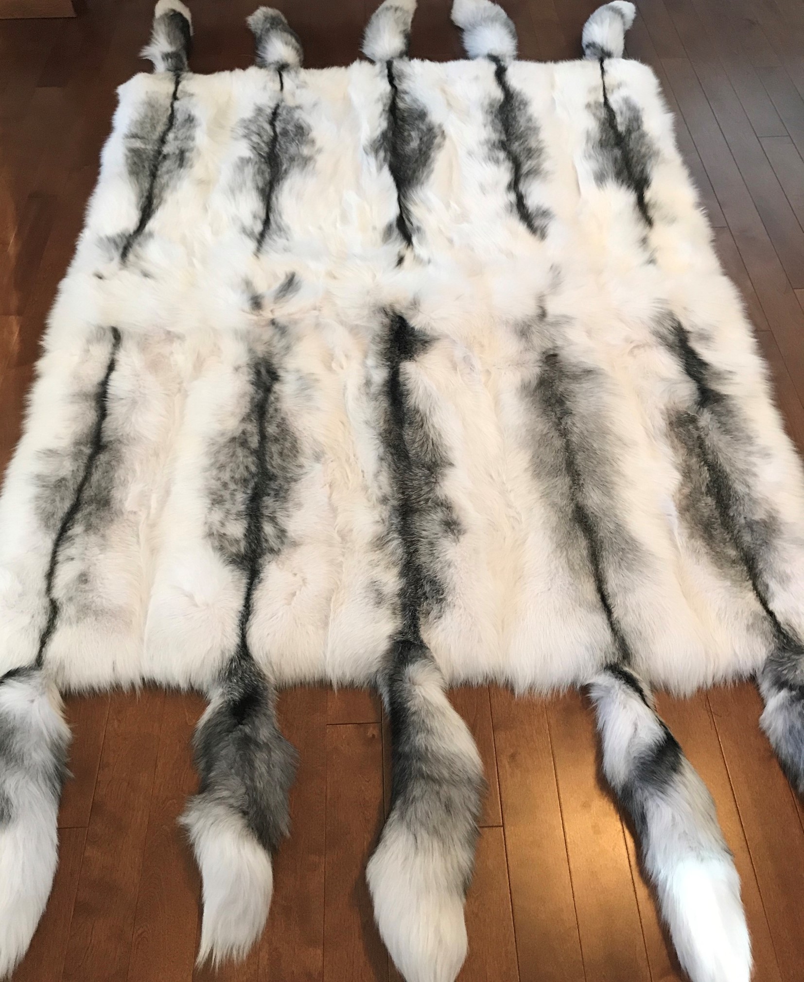 Arctic marble fox blanket Gaston Henry Fourrures